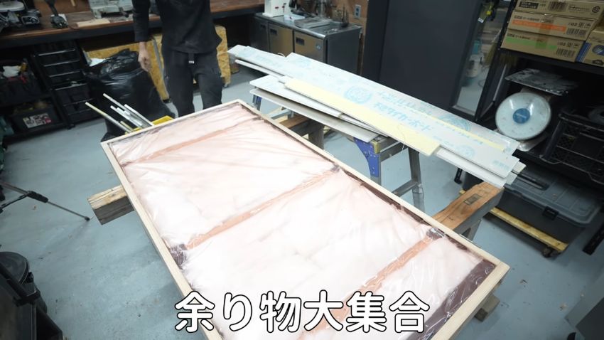 石こうボードの端材を張り付ける