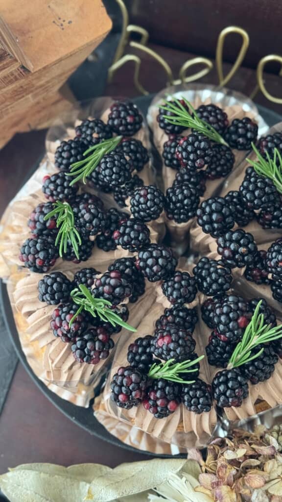 素材にこだわった季節のケーキ