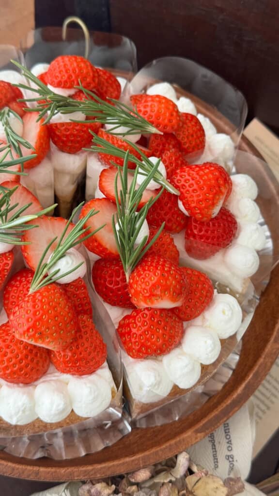 イチゴのクリームタルト