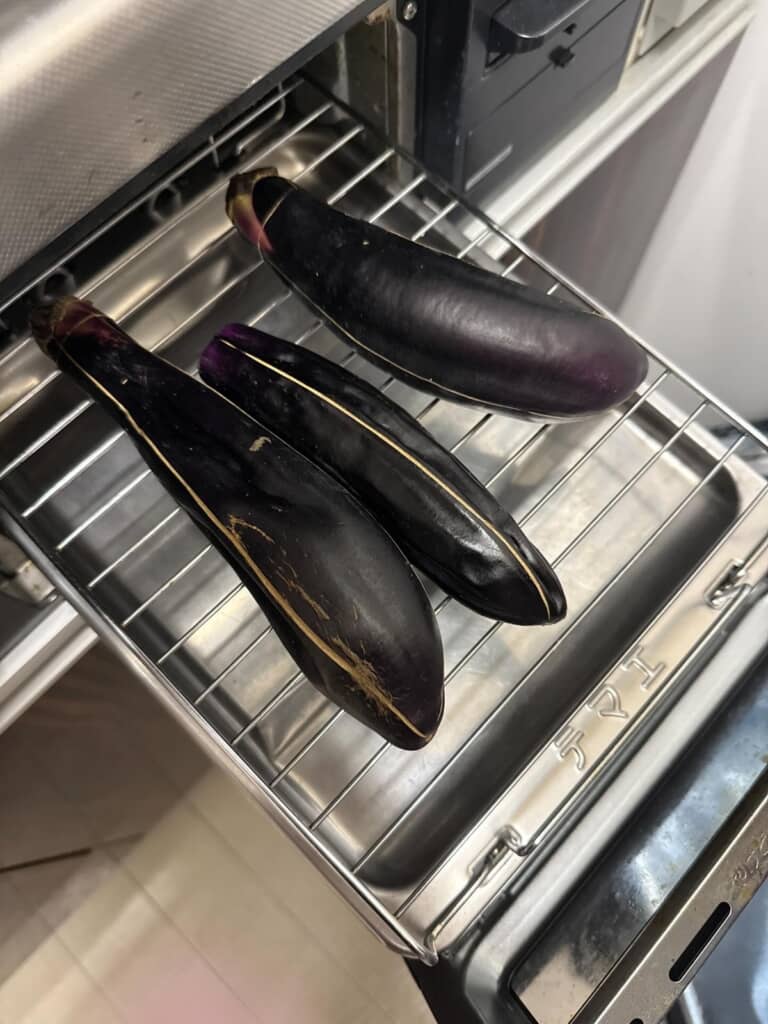 いつからいたのか分からないナスたち（画像提供：超絶全力豆物語／@zenryoku_omameさん）