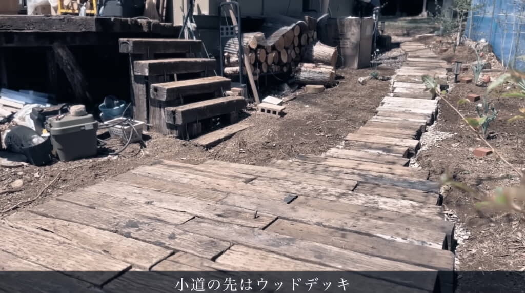 小道の先のウッドデッキが完成！
