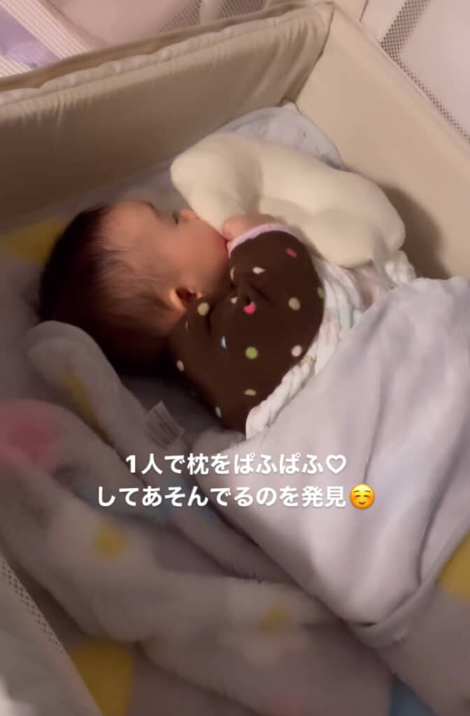 枕でぱふぱふ中