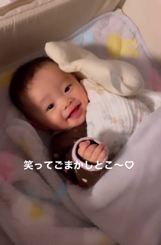 照れ隠しに笑ってごまかしているのかな？