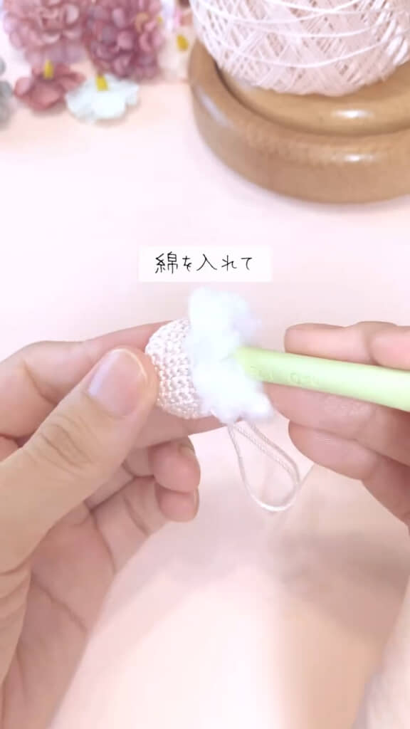 綿を入れて立体的にしていく