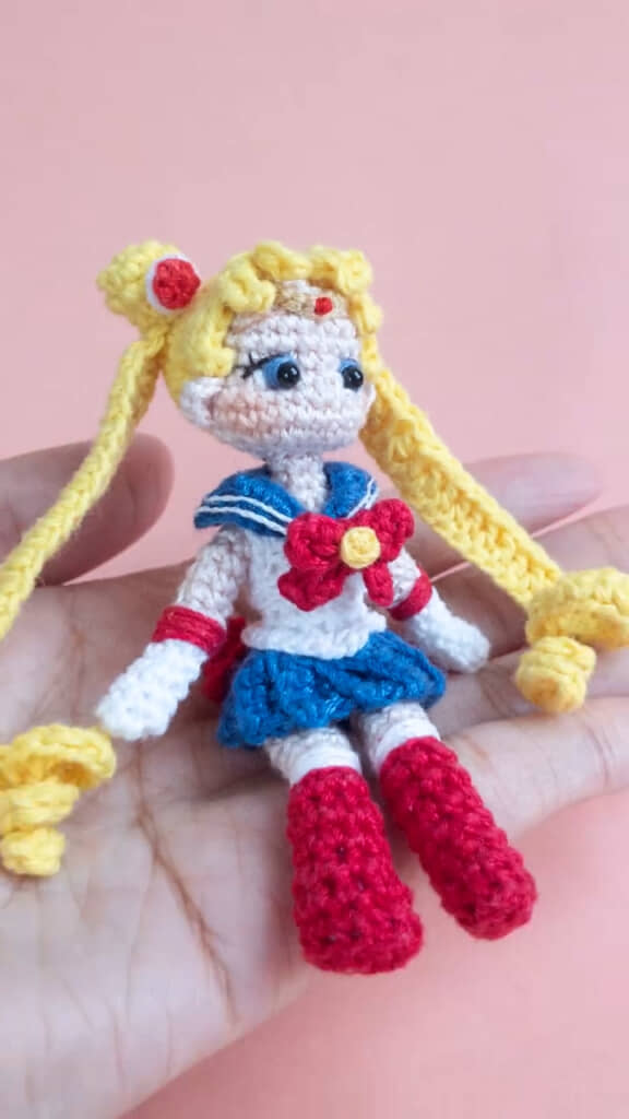 手乗りサイズのセーラームーンあみぐるみ