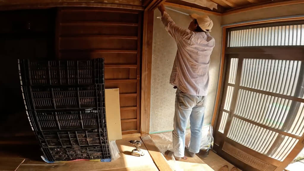 次の作業に移る前に養生作業を行います