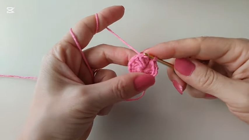 編み初めは丸く