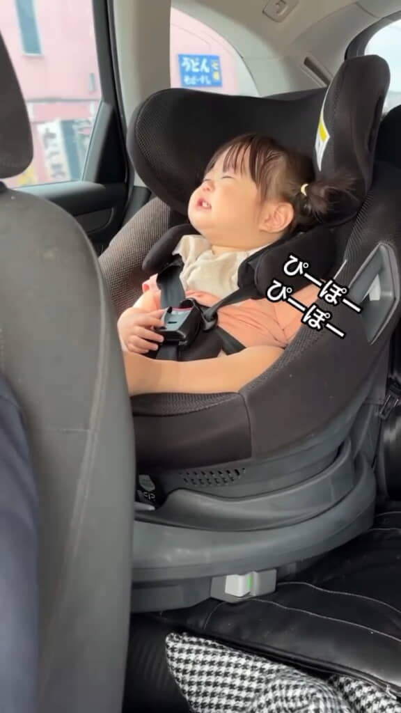 眠そうに「ぴーぽーぴーぽー」