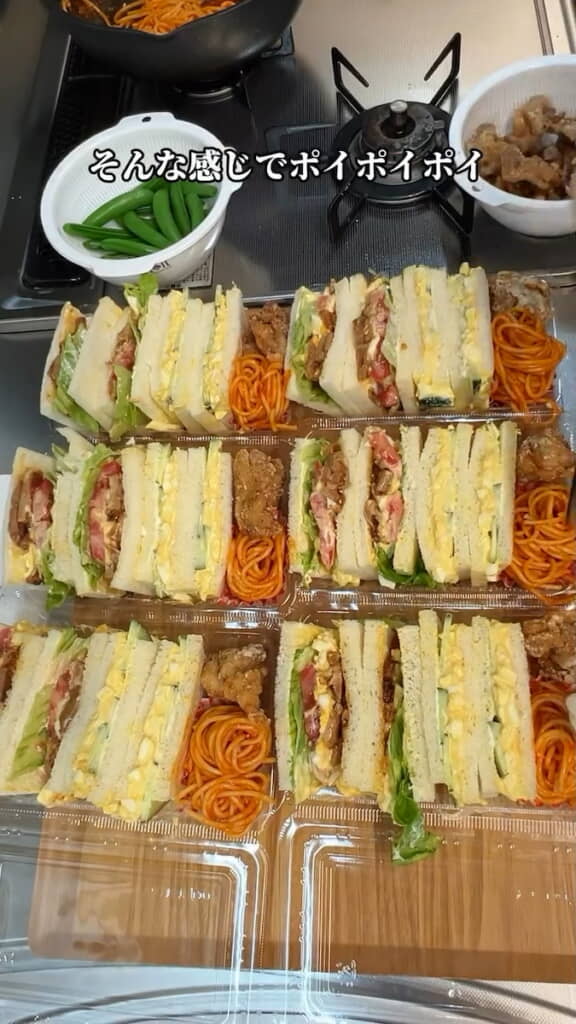 ナポリタンや唐揚げなども入れる