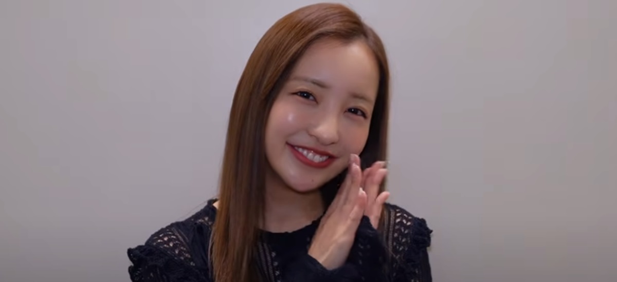 ★み様確認用★板野友美 板野友美、美ウエストちら見せ 花柄セットアップ姿が可愛い【TGC