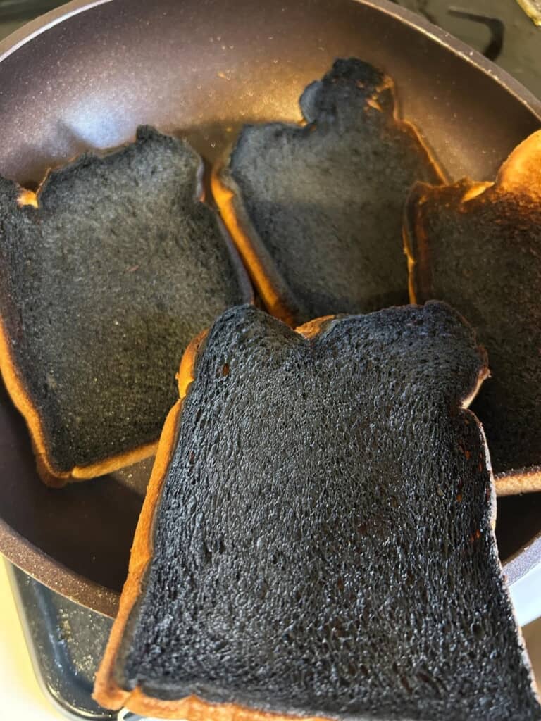 漆黒のトーストに！