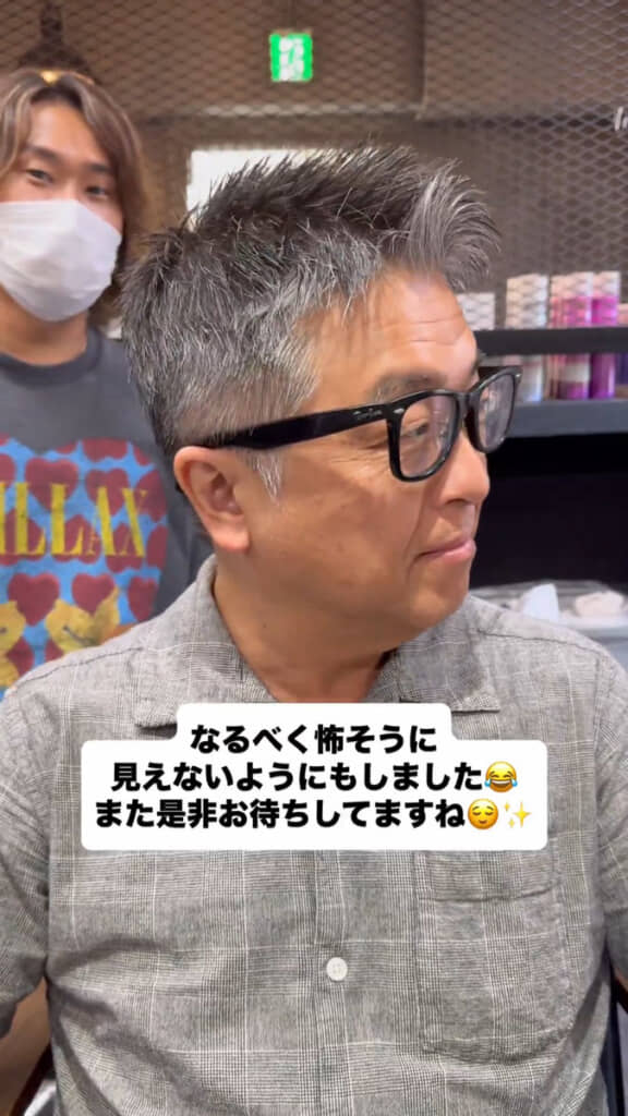 前髪のクセを生かして立てている