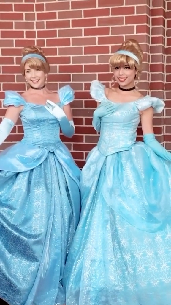 シンデレラ（左）とあやなみーさん（右）