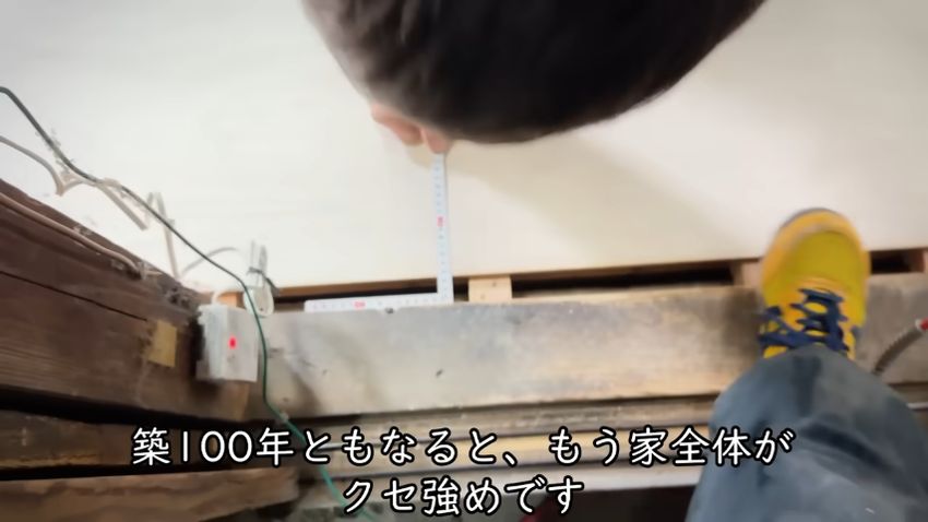 壁がカーブを描いている築100年の古民家