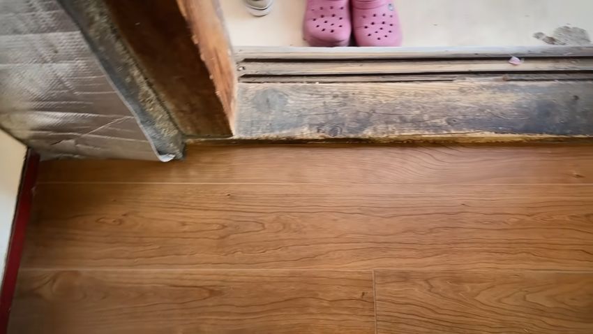 新しく取り付けたフローリング材