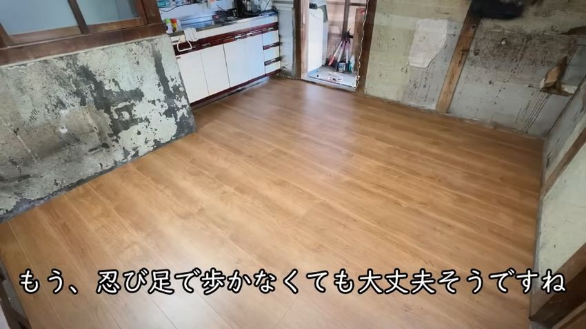 工事終了直後のキッチンの床