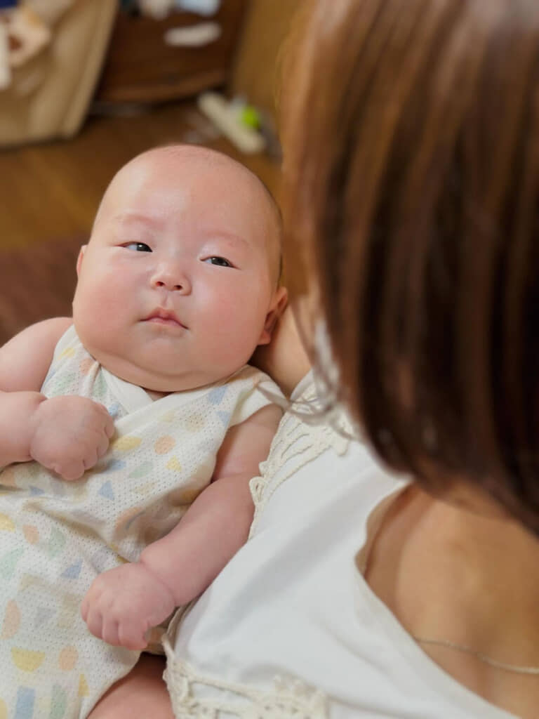 揺れが収まるとなんだか急に不満そう。「なに止めてんの」とでも言いたげ