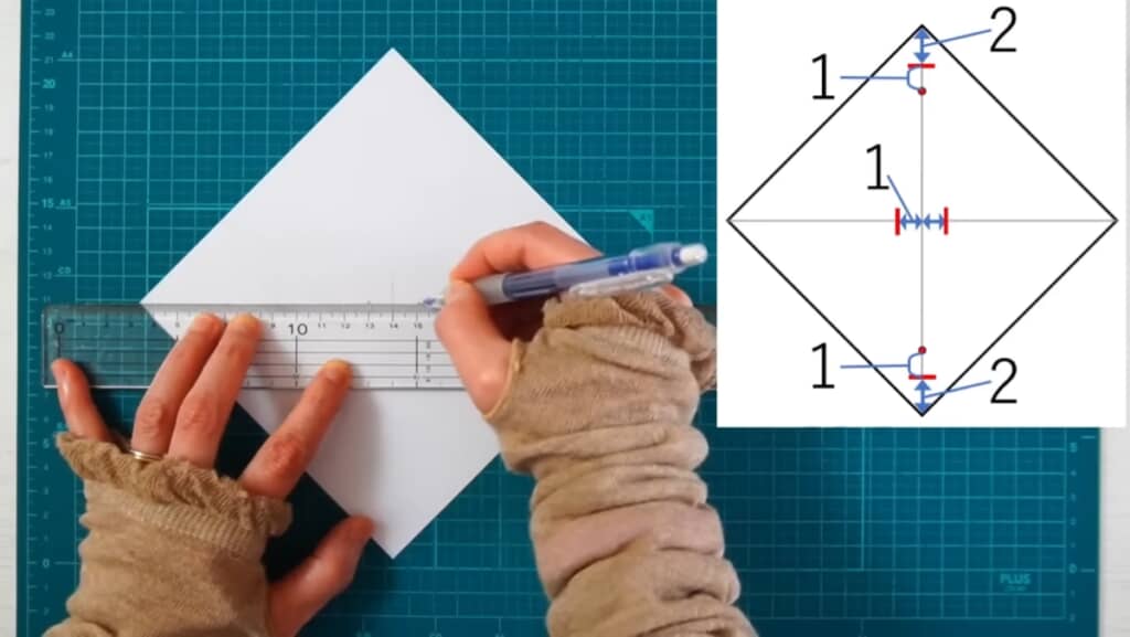 あとで消せるように鉛筆で目印をつける