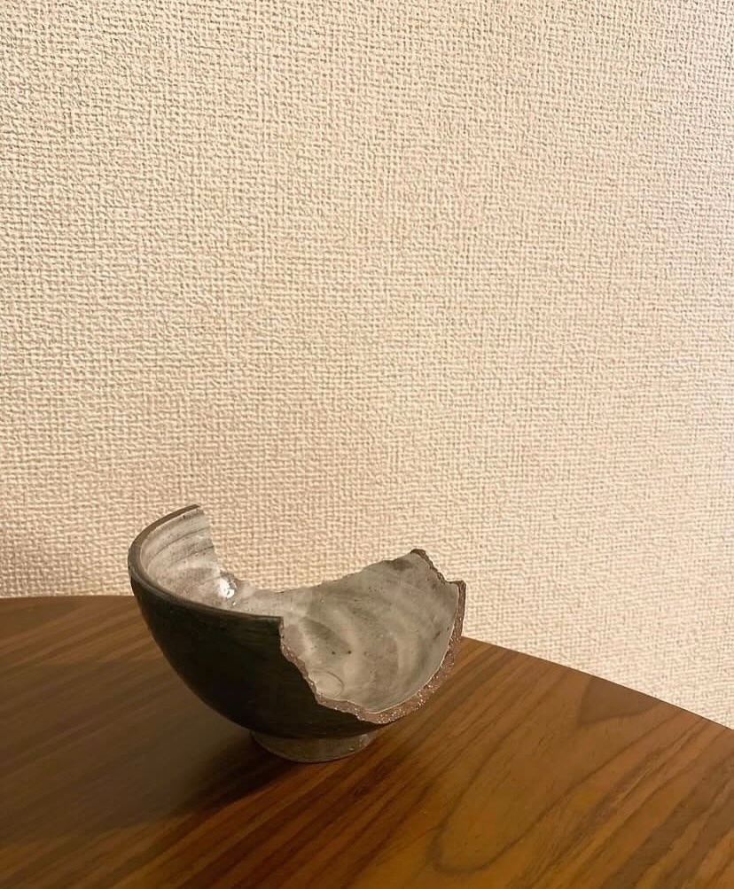 割れてしまった茶碗