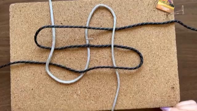 四つだたみ結びで結ぶ