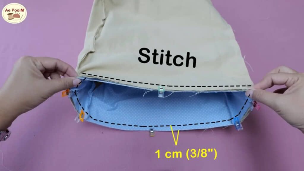 本体表地に本体裏地を入れて口を縫います