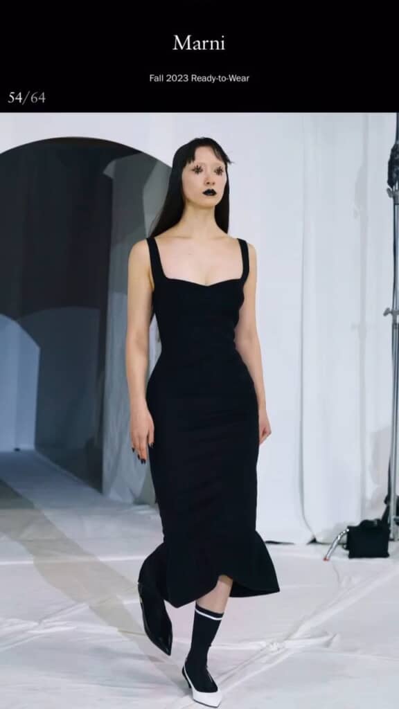 ランウェイを歩くiaさん