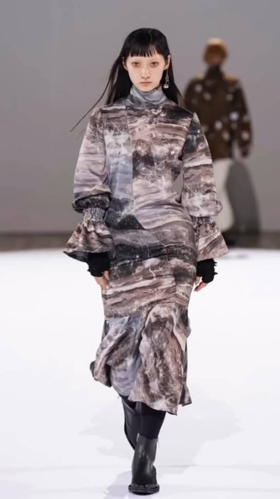 シックな装いもすてき