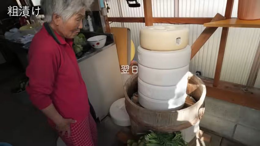 位置が低くなった漬物用のフタと重し