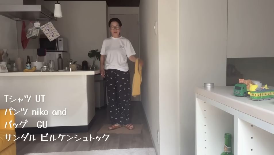 総柄パンツにピカソT