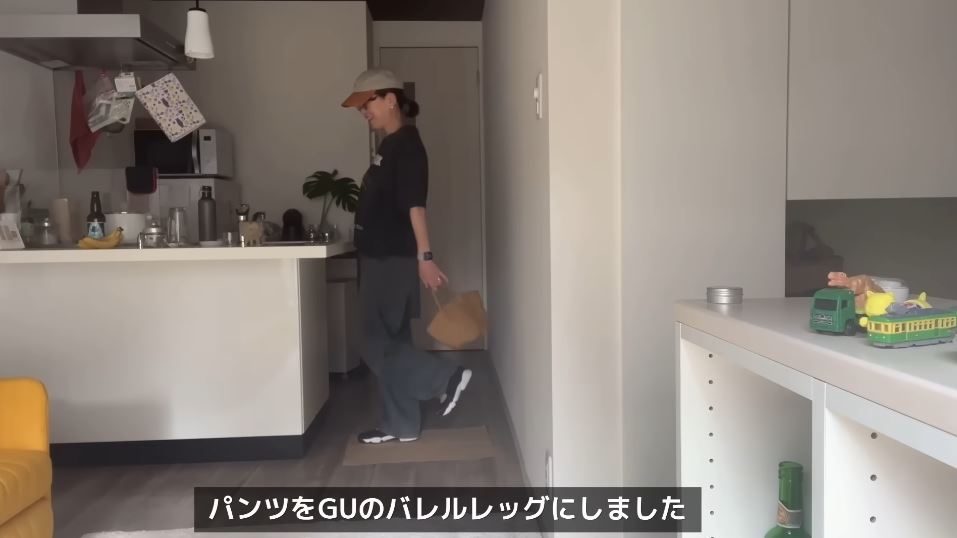 ダークトーンのコーデはスタイリッシュ