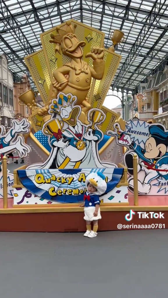 ドナルドと記念撮影