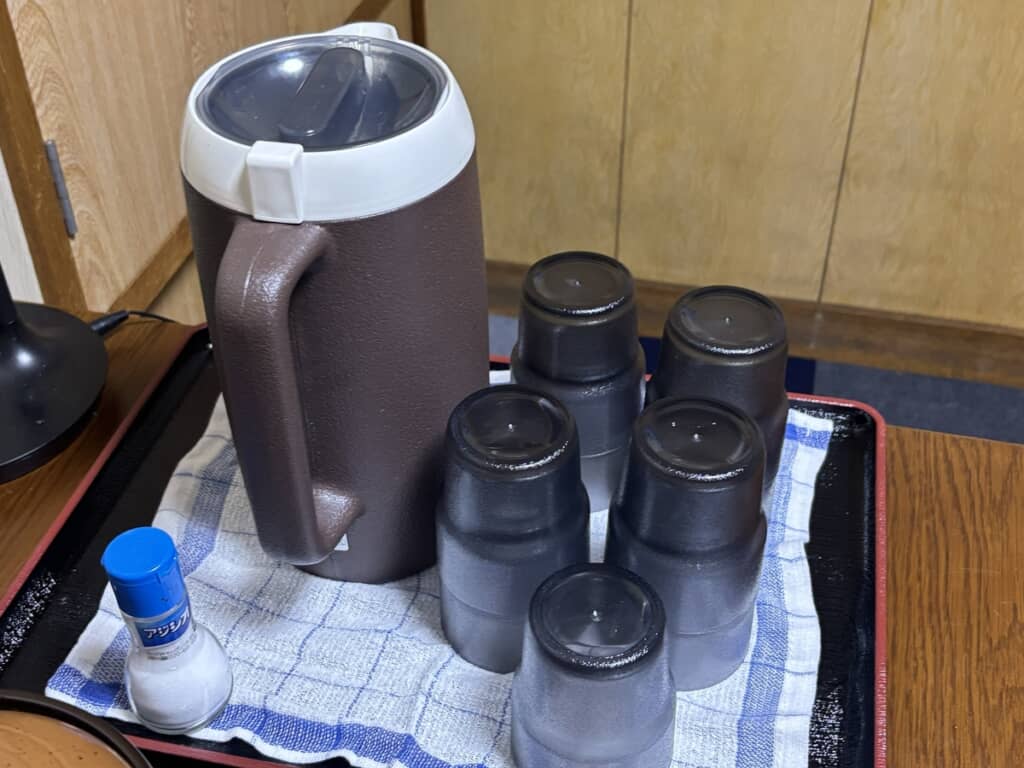 部屋の一角が定食屋のように！