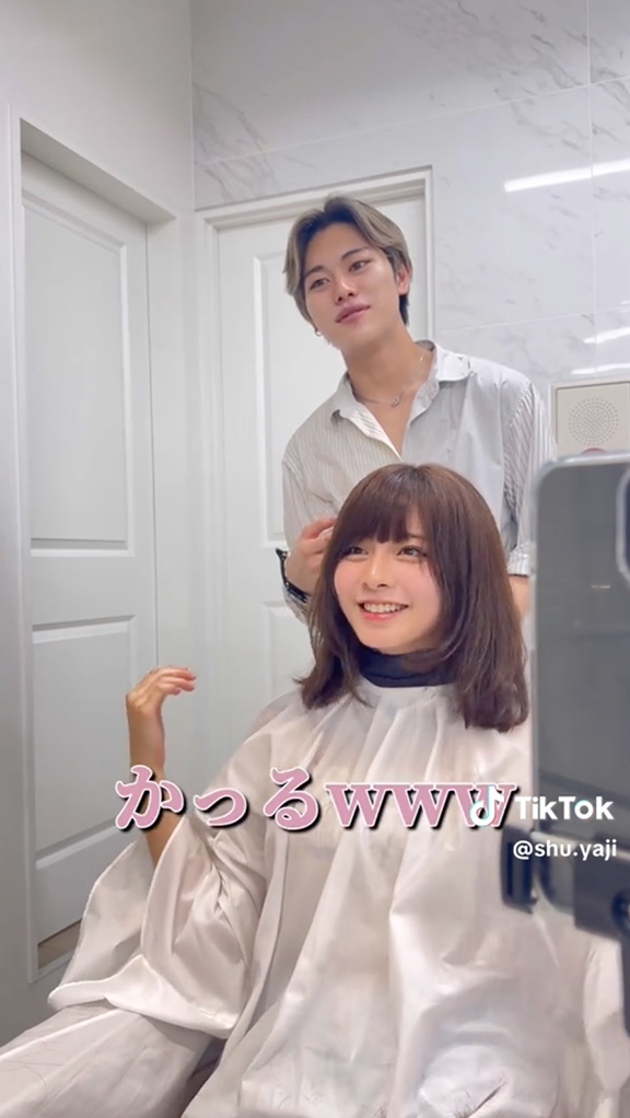 韓国風のミディアムレイヤースタイル