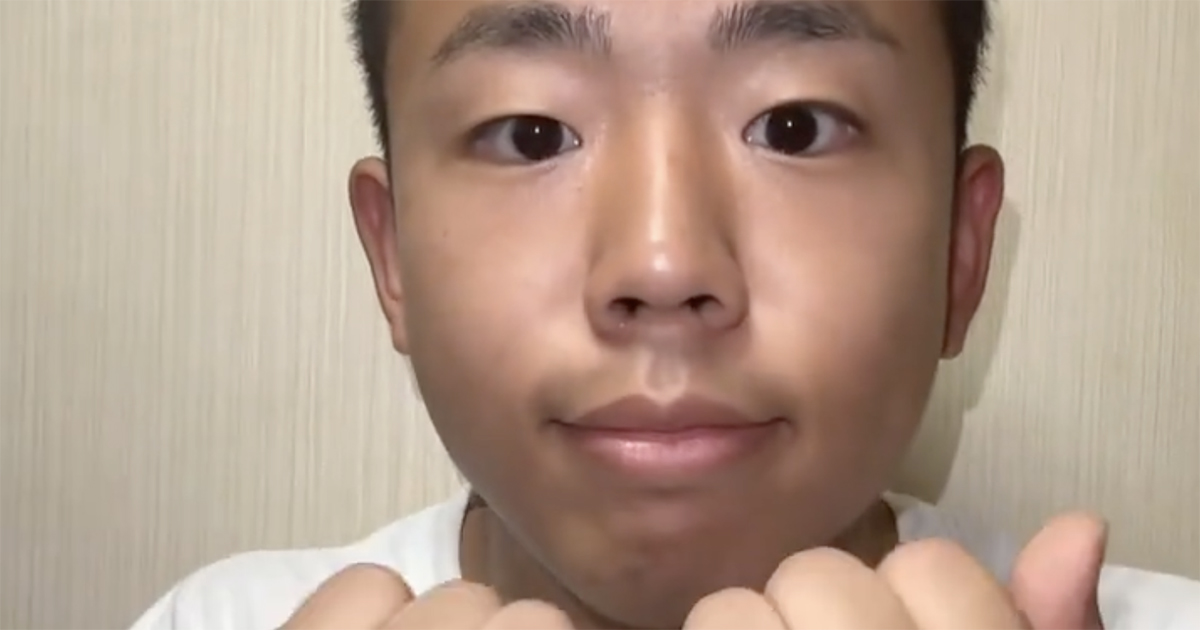 坊主頭の素朴な18歳弟→“プロのメイクさん”姉が本気出したら……「んえ？」「えぐ!!」　衝撃の大変身に「誰が予想できるよ」（1/2） | 美容 ねとらぼ