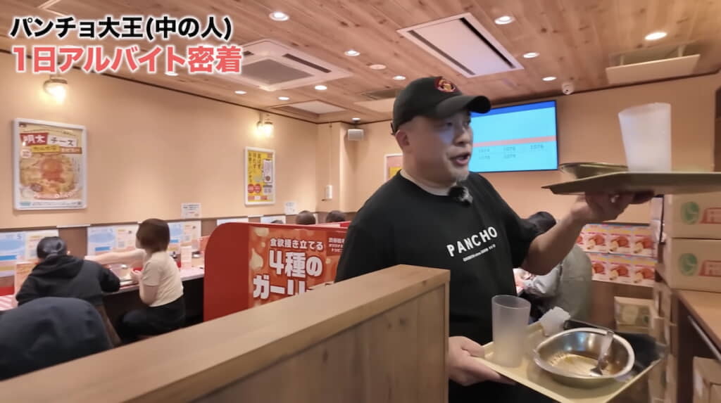 ホールでもテキパキ動く