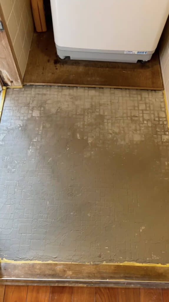 床全体を埋めてたいらに