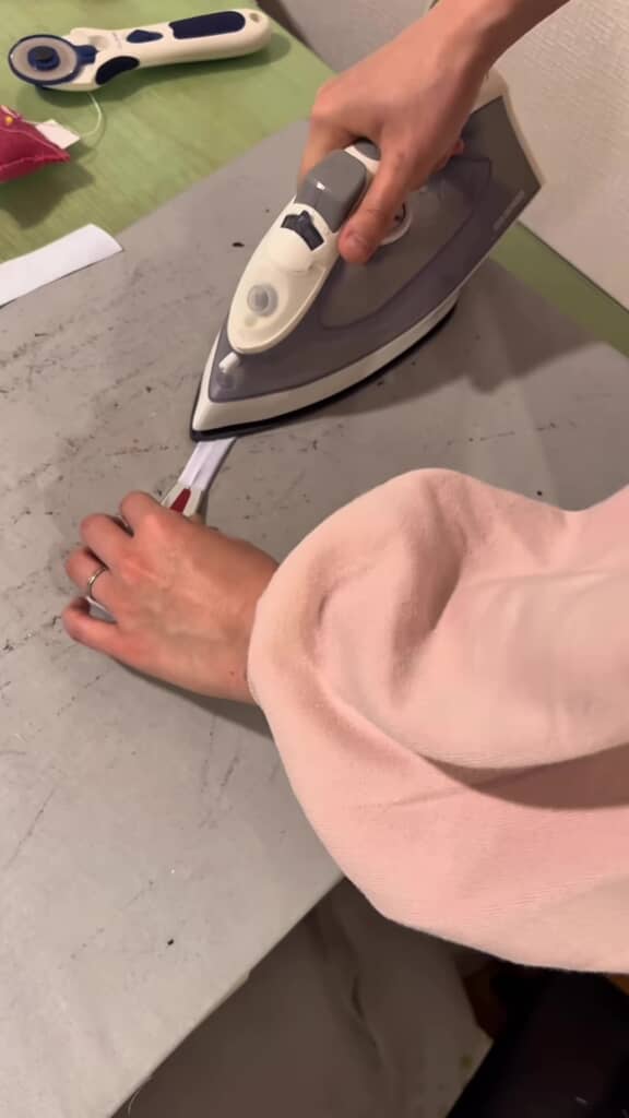 アイロンがけしているところ