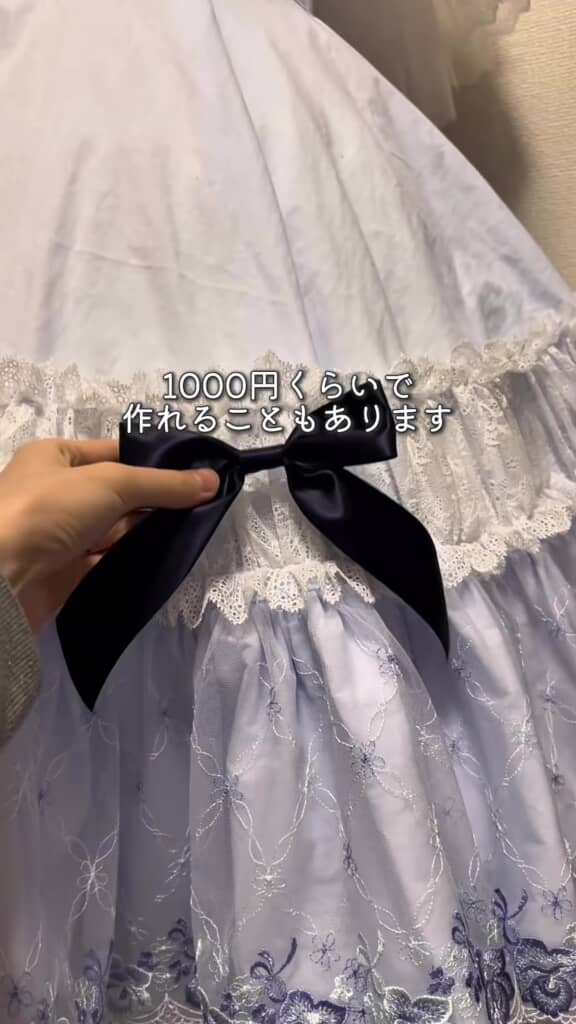 ドレスにリボンを付けたところ