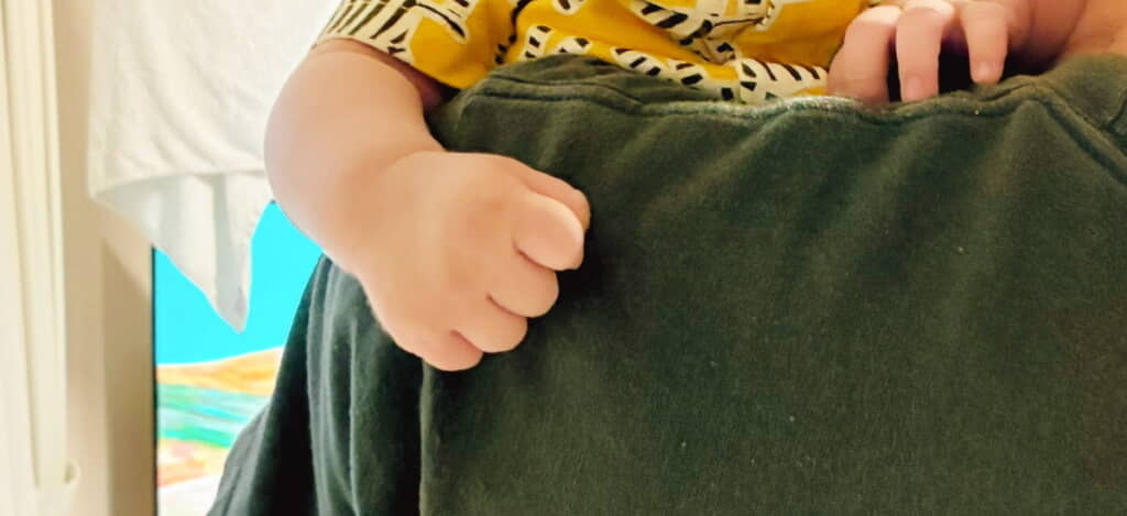 パパに抱っこされた赤ちゃんは……