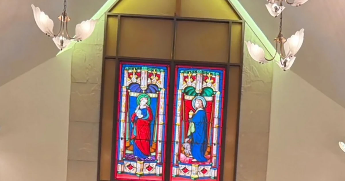 46歳で初婚同士の2人が結婚式→“運命的ツーショット”が210万表示　「顔と雰囲気がそっくり！」「目頭熱くなった」（1/3） | ライフスタイル ねとらぼ