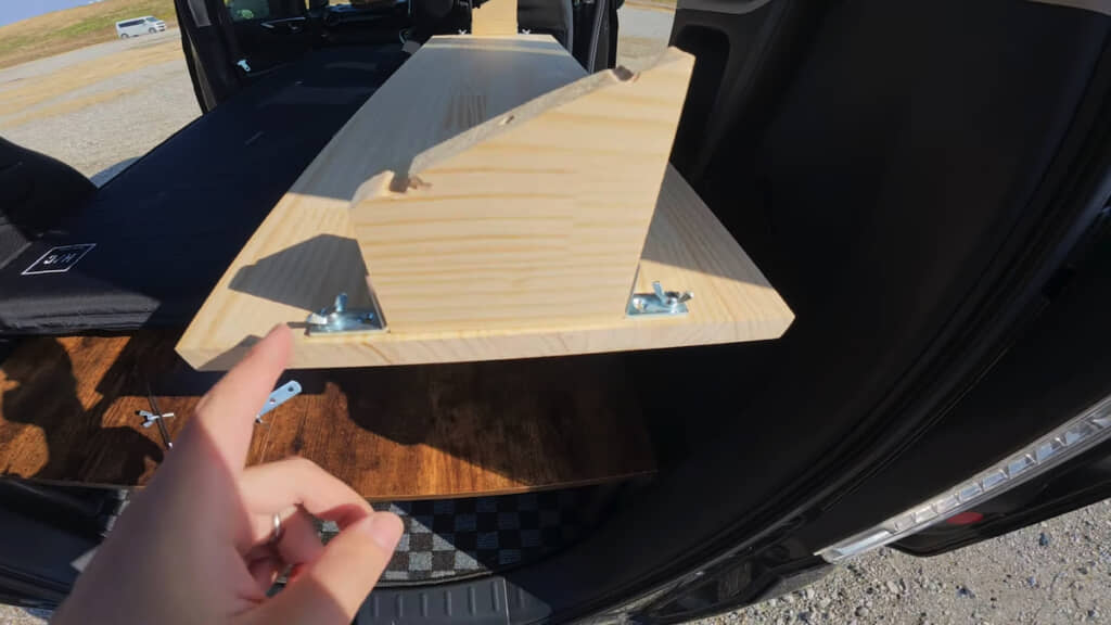 ホムセンで買った木材で作ったテーブル