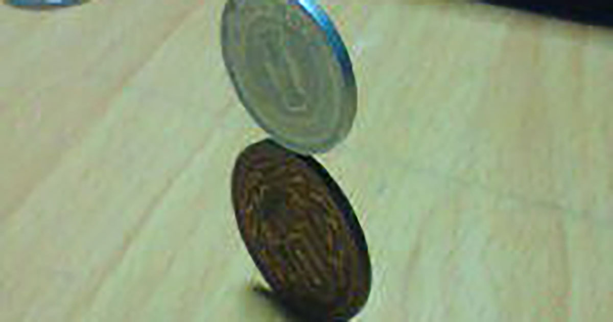 縦に積んだ2枚のコイン→13年後……　目を疑う成果が1100万表示「もう別次元ww」「化け物すぎる」（1/3） | おかね ねとらぼ