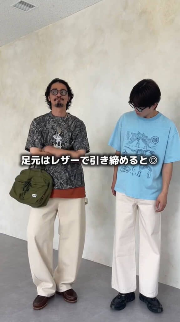 足元はレザーシューズ