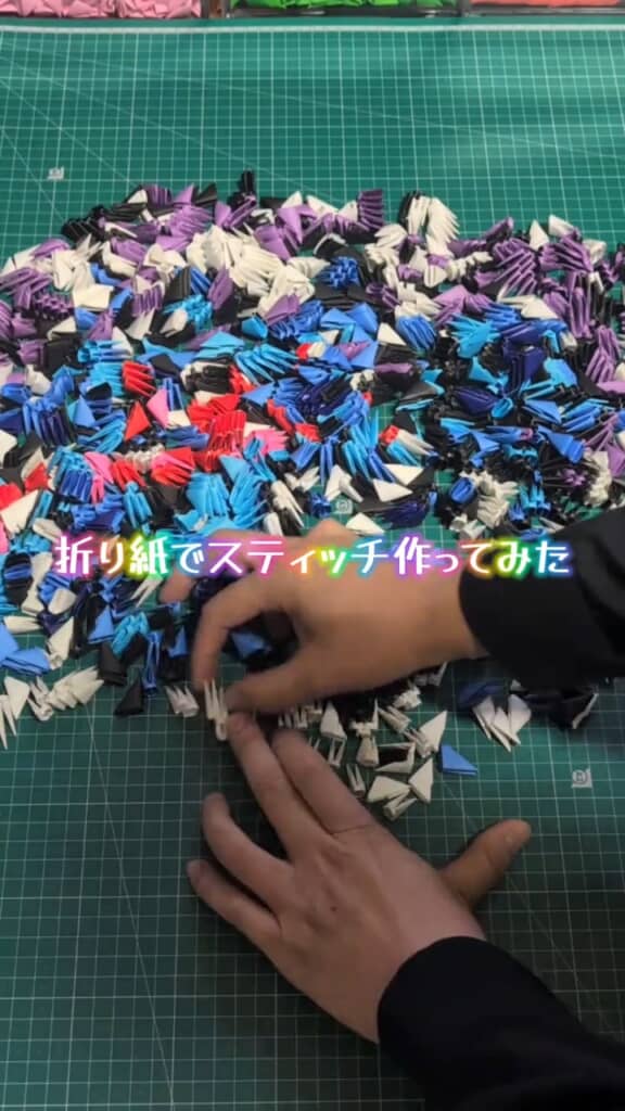 無数の折り紙ブロックでスティッチを再現！