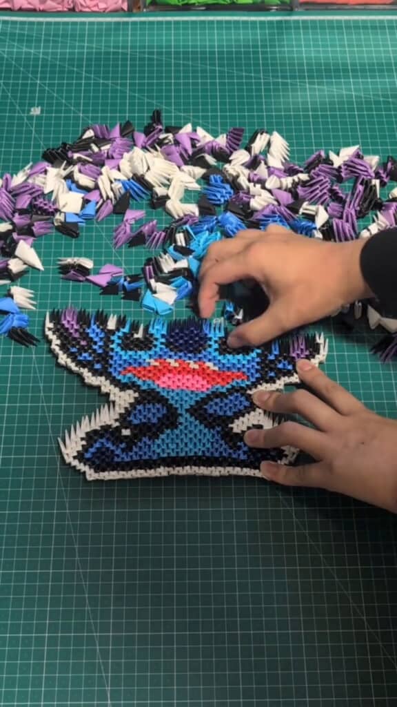 だんだんなじみ深い顔が見えてきて……