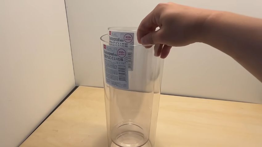 大小2種類の「割れにくい花瓶」を使う