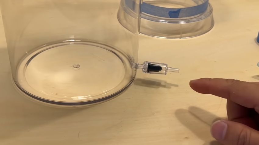 大きい花瓶に付けたチェックバルブ