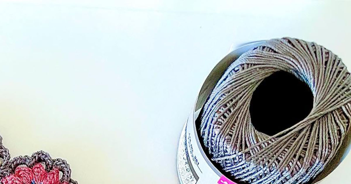 編み物作家が刺しゅう糸で編んだら……「えーーー！」　あっと驚く完成品に「これは罪」「天才です」（1/3） | ライフスタイル ねとらぼ