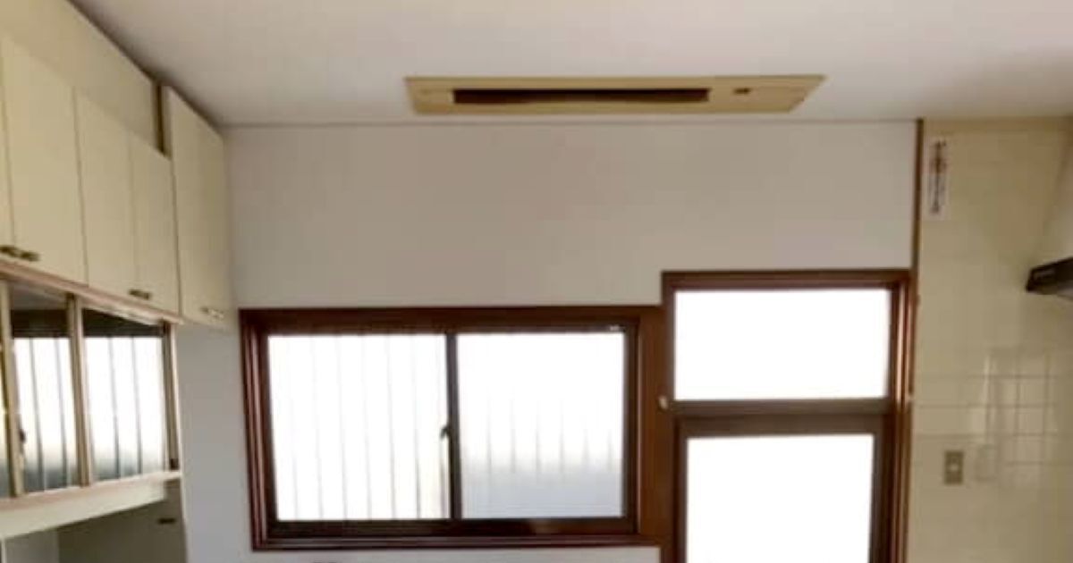 昭和感あふれるキッチン→素人主婦が1人でコツコツDIYしたら……　見違える光景に「もはやプロ」「憧れます」と111万再生 | リフォーム・リノベーション・DIY ねとらぼ