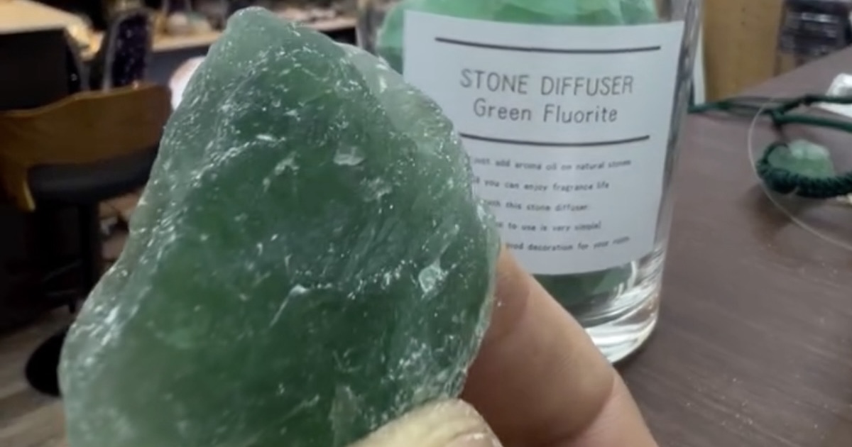 ダイソーで買った“ゴツゴツの石”→徹底的に磨いてみたら……「うわぁ！」　信じられない結果が100万再生「こんなに綺麗に」（1/2） | ホビー ねとらぼ